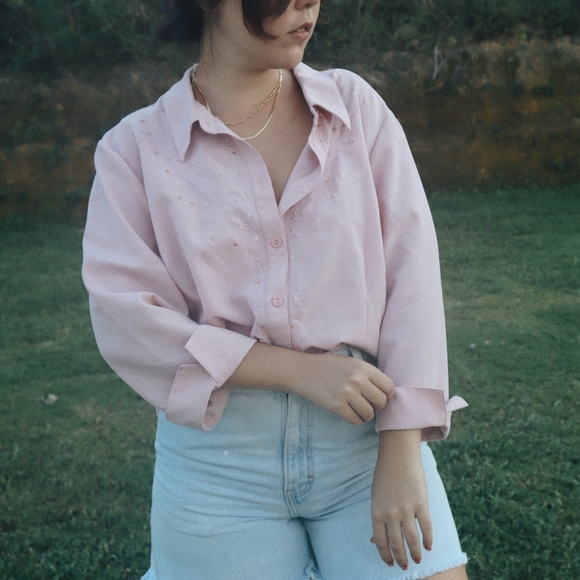 Pink button down with embroidery & sequins - Picture 5 of 6